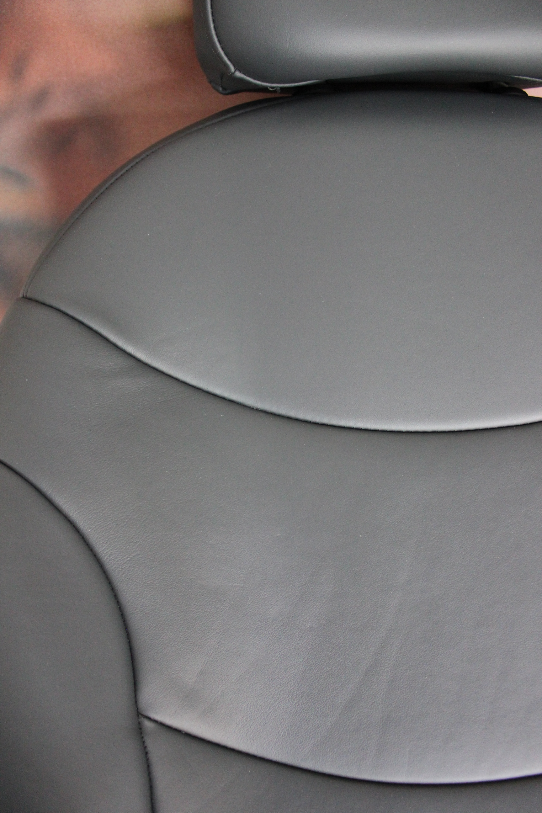 Naprawa oparcia ze skóry w samochodzie Poznań