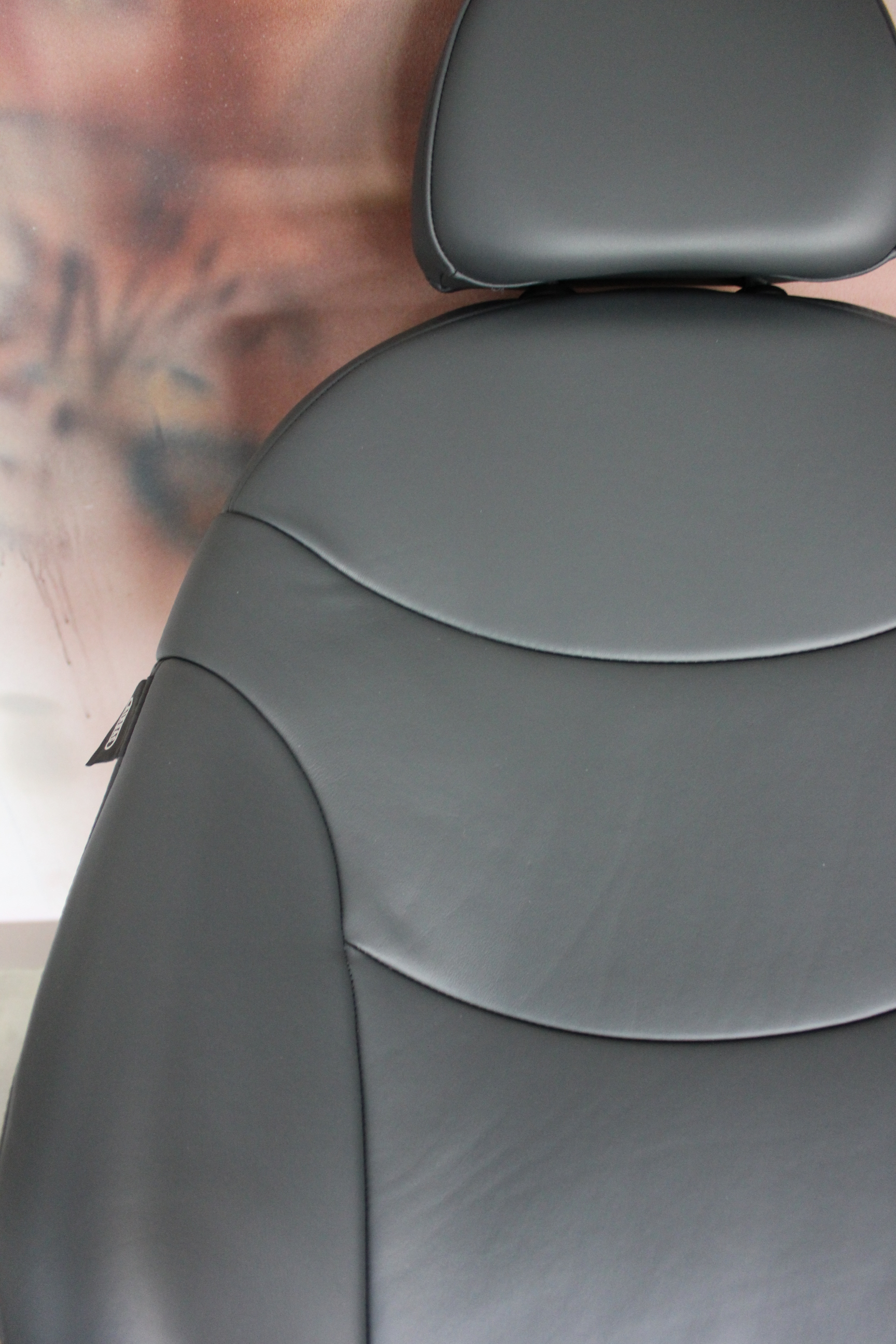 Naprawa oparcia ze skóry w samochodzie Poznań