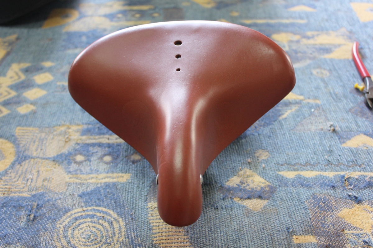 naprawa siodełka rowerowego ze skóry