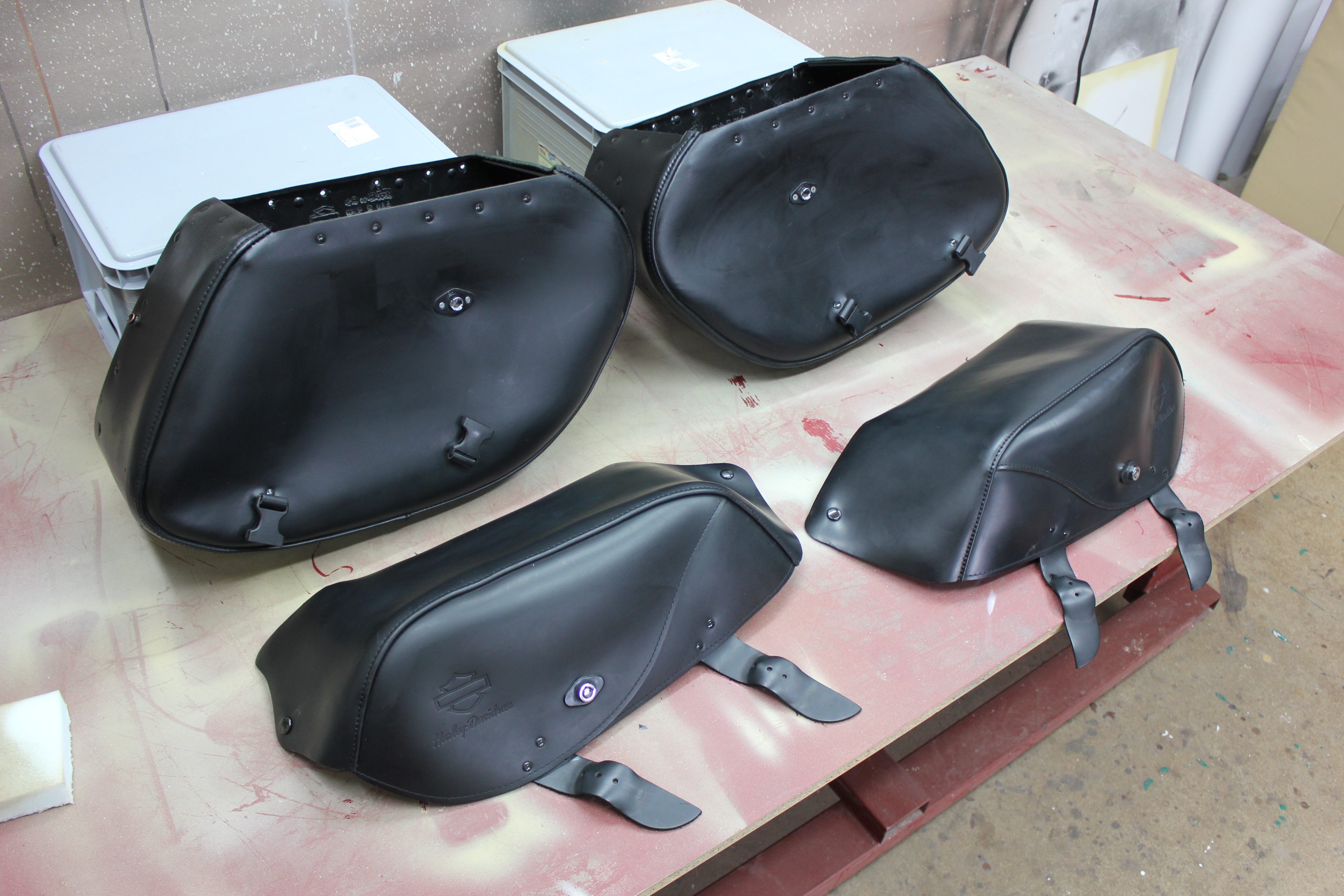 Renowacja skórzanej sakwy motocyklowej harley-davidson