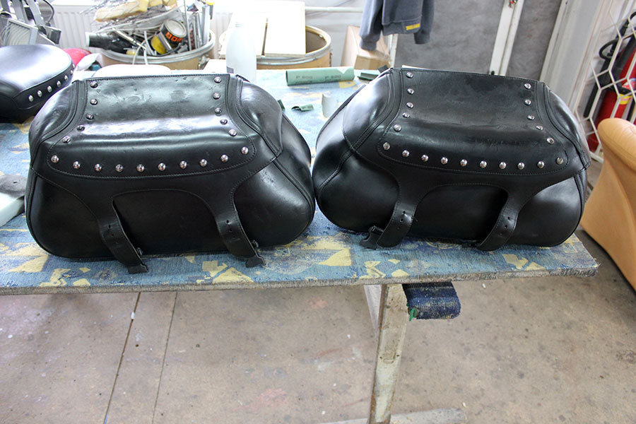 Sakwa skórzana motocyklowa - naprawa przetarcia - przed renowacją