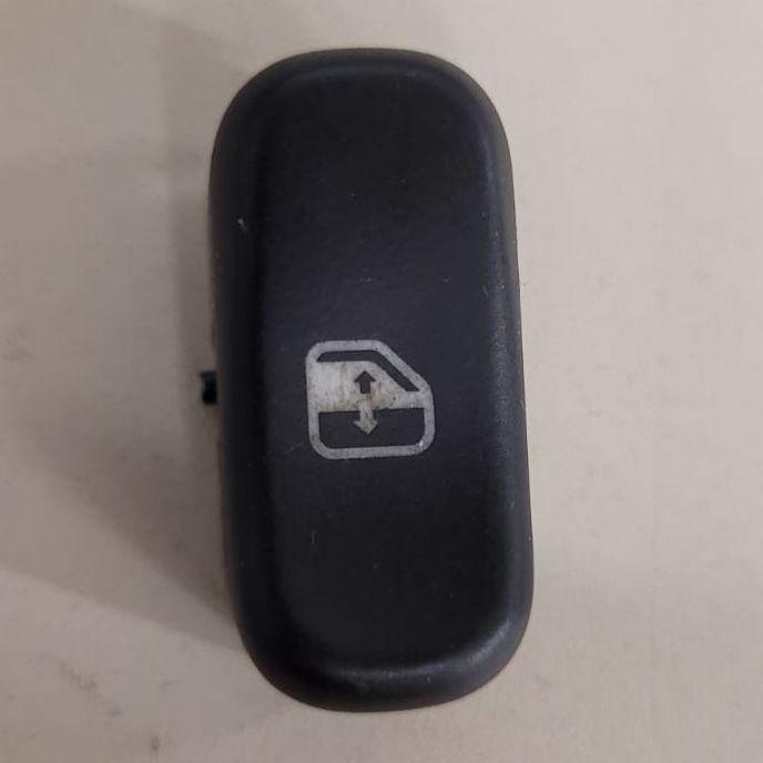 stary przycisk po demontażu