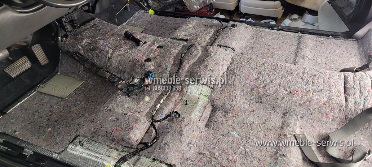 Wygłuszenie podłogi w samochodzie GMC etap 3